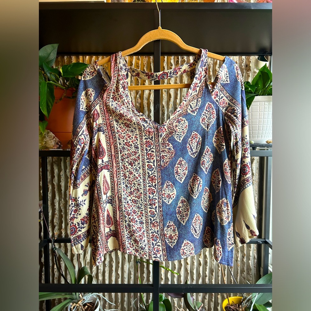 Chaser Tapestry Printed Cold Shoulder Boho Bell Sleeve Top - XS